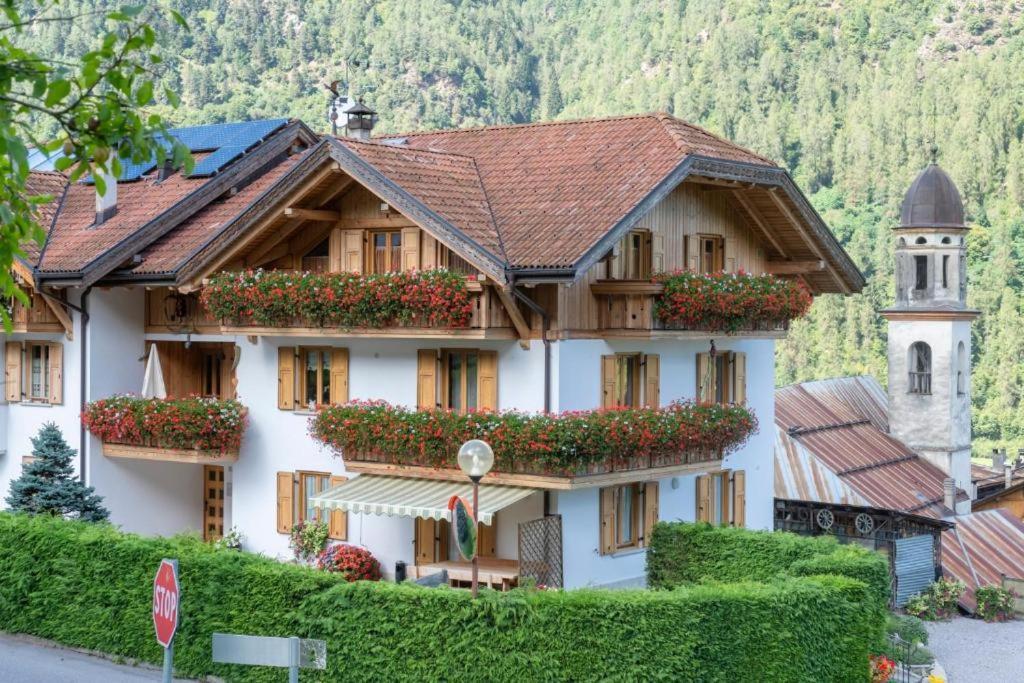 Appartamento Mansarda Patrizia E Franco Val Di Sole 코메차두라 외부 사진